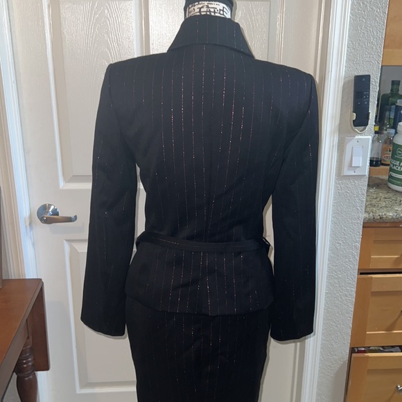 Lined Metallic pink pinstripe 3 piece Elizabeth Wessel Suit - Picture 10 of 17